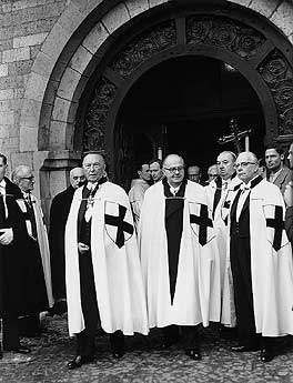 Adenauer w płaszczu krzyżackim