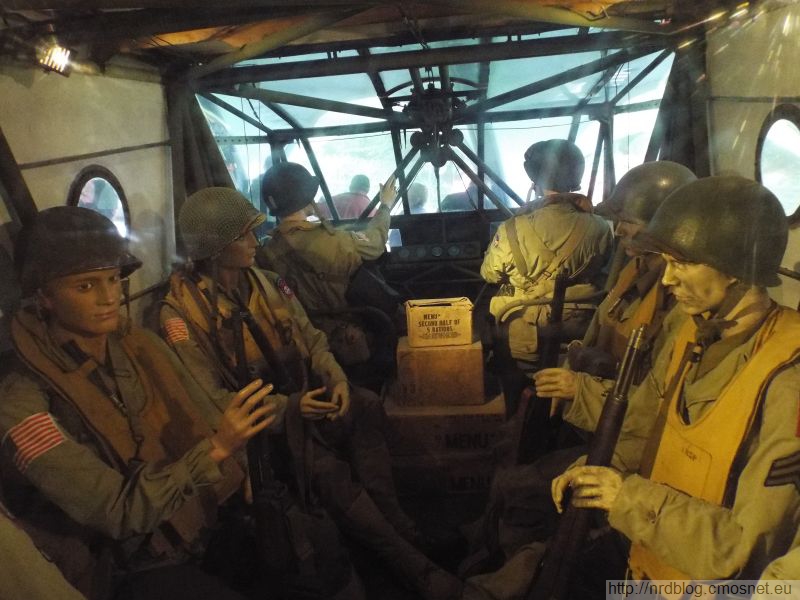 Airborne Museum, Sainte-Mère-Église - Szybowiec Wako CG-4A, wnętrze