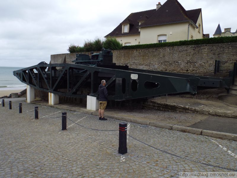 Arromanches - Resztki portu Mulberry B, pomost "Whale"