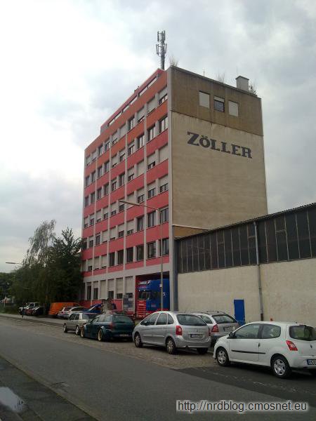 Nieduży biurowiec w przemysłowej części dzielnicy Fechenheim