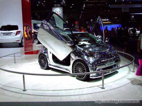 IAA 2011 - Toyota IQ Discokugel