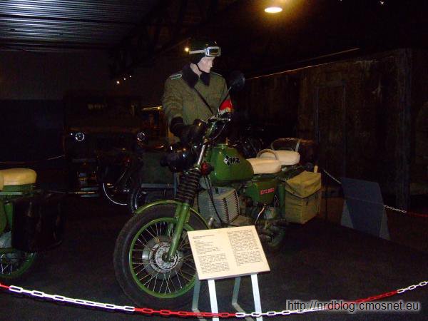 Motocykl MZ serii ETZ w wersji wojskowej w Marshall Museum Overloon